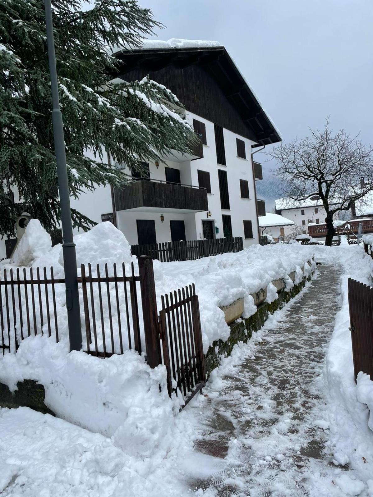 Care Alto Apartman Carisolo Kültér fotó